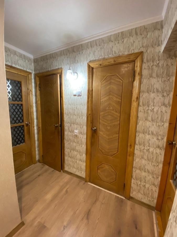 Затишна 2-Х Кімнатна Квартира - Дім คาเมียเนตส์-โปดิลสกี ภายนอก รูปภาพ